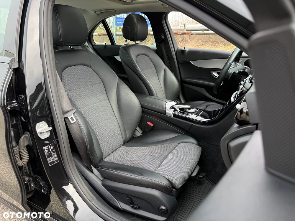 Mercedes-Benz Klasa C 180 7G-TRONIC Exclusive - 30