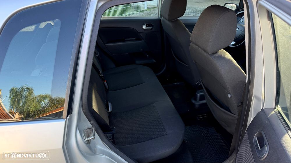 Ford Fiesta 1.25 Ghia - 13