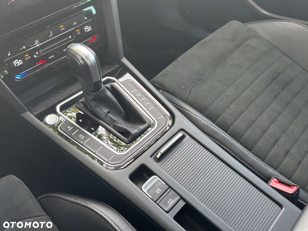Volkswagen Passat Variant 2.0 TDI SCR Elegance DSG - 24