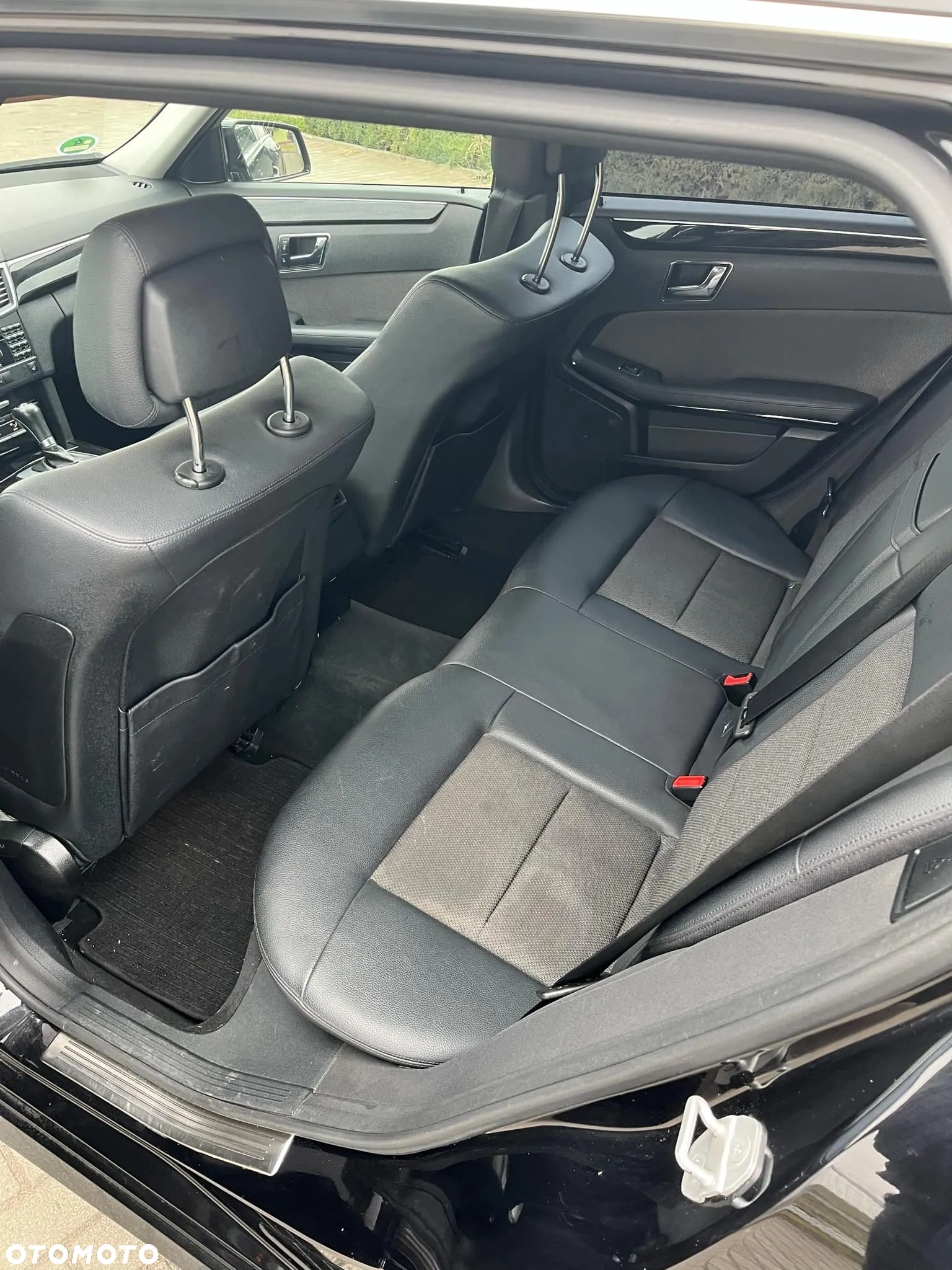 Mercedes-Benz Klasa E 220 T CDI DPF BlueEFFICIENCY Automatik Avantgarde - 17