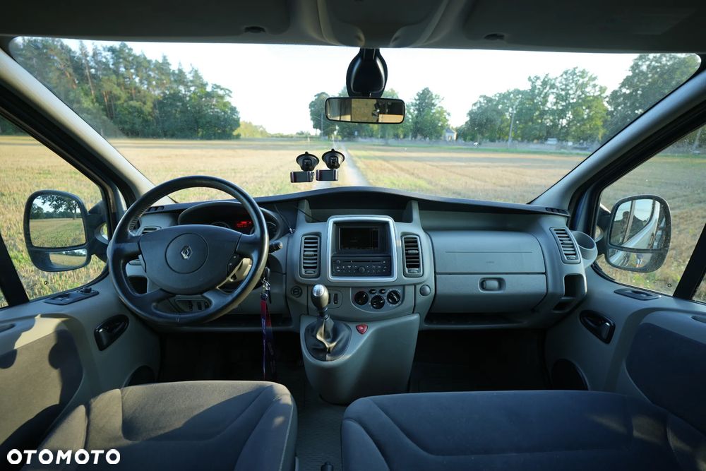 Renault Trafic Grand Passenger Black Edition - 22