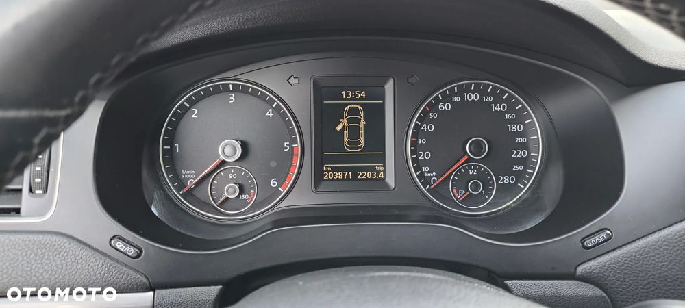 Volkswagen Jetta 2.0 TDI Highline - 12