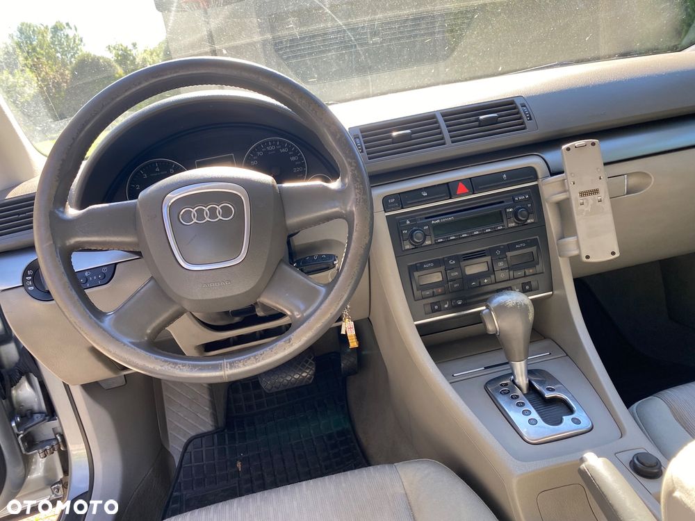 Audi A4 Limousine - 4