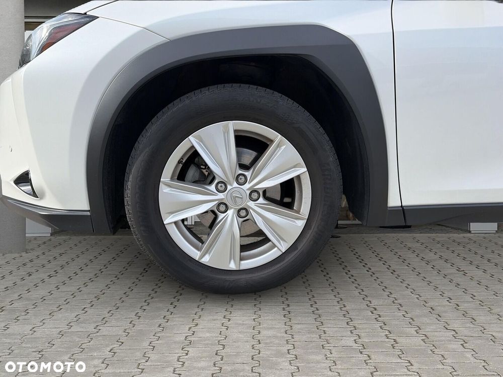 Lexus UX - 30