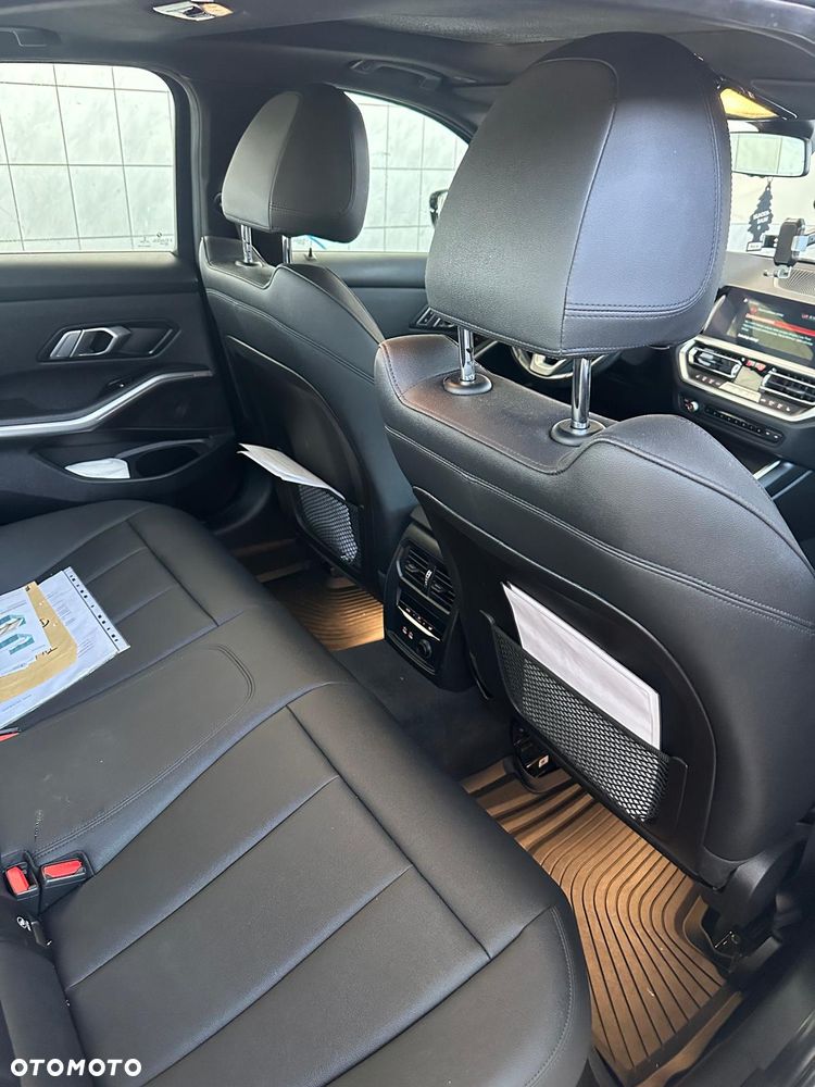 BMW Seria 3 330i Sport Line - 20