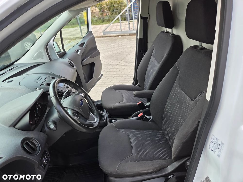 Ford Transit Courier - 13