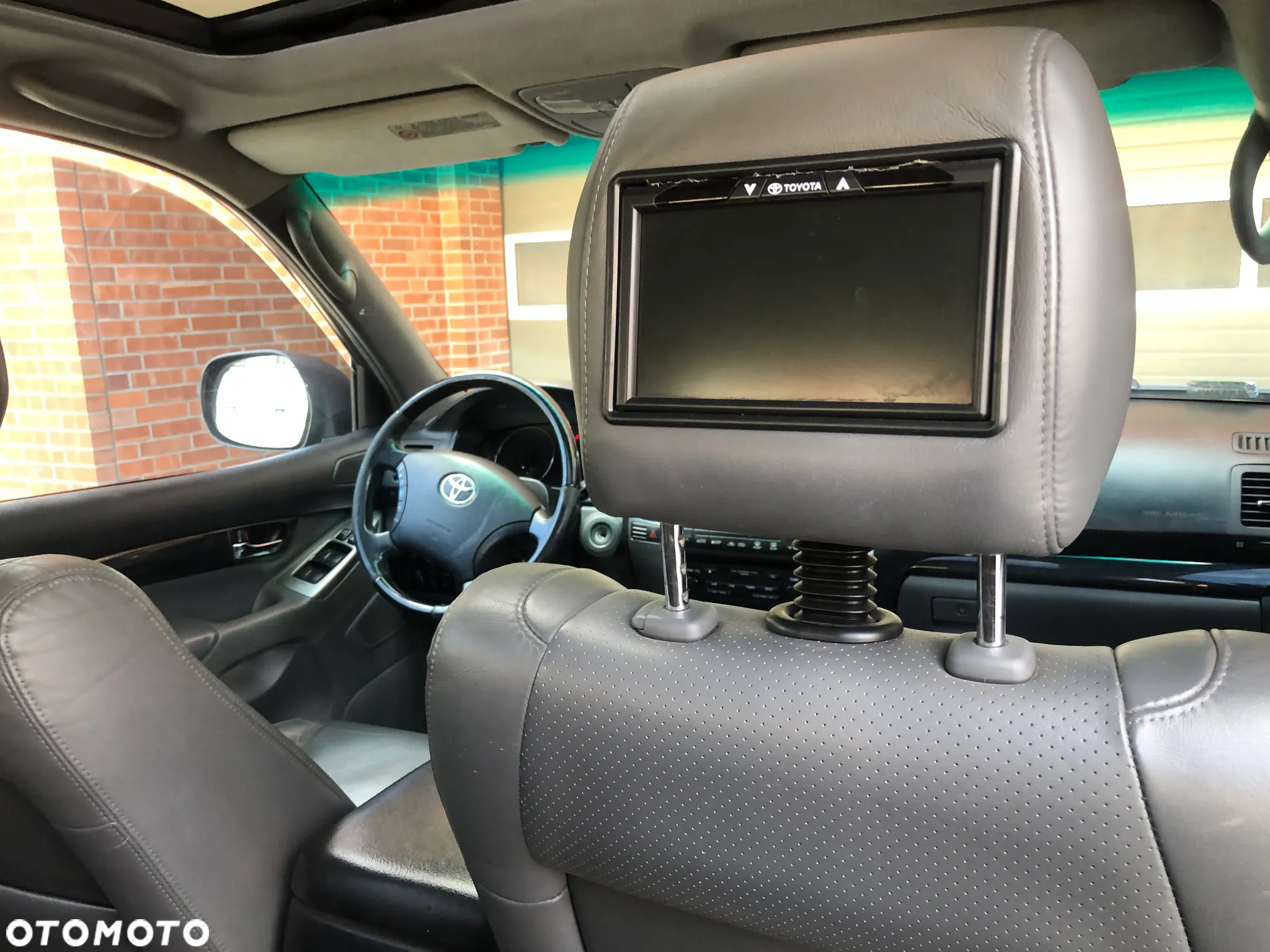 Toyota Land Cruiser - 29