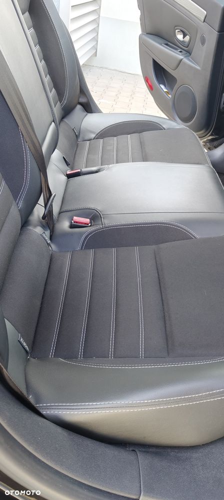 Renault Laguna 2.0 dCi GT ESM - 29