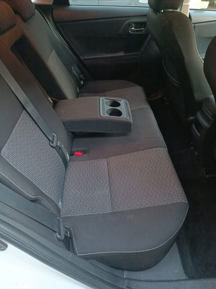 Toyota Auris - 11