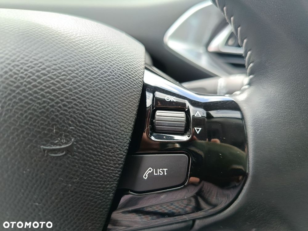 Peugeot 308 1.2 PureTech Allure S&S - 16