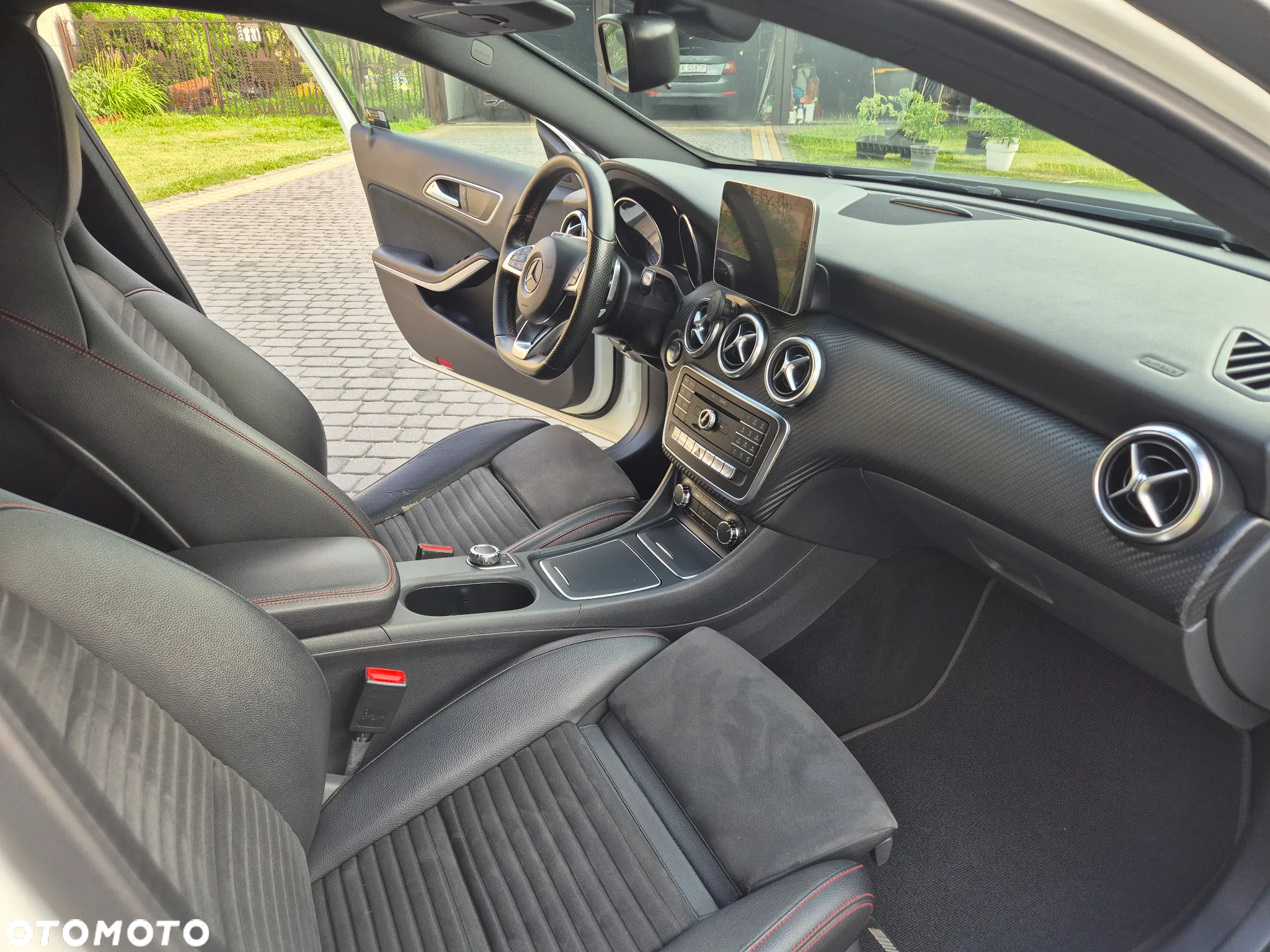 Mercedes-Benz Klasa A 220 4-Matic AMG Line - 8