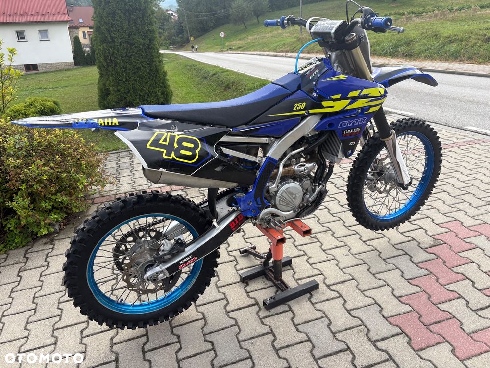 Yamaha YZF - 1