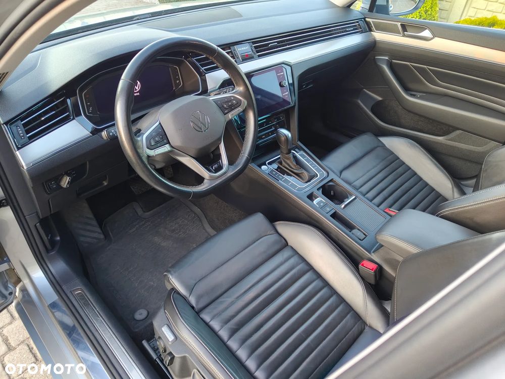 Volkswagen Passat Variant 2.0 TDI SCR DSG 4Motion Elegance - 19