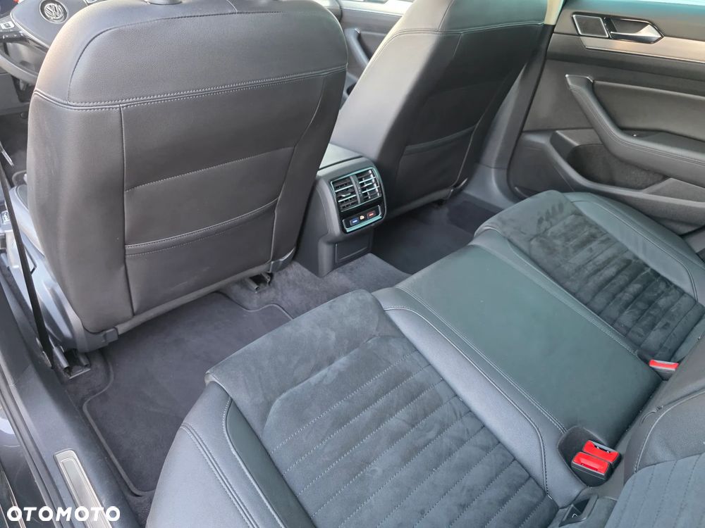 Volkswagen Passat 2.0 TDI SCR 4Mot DSG Highline - 19