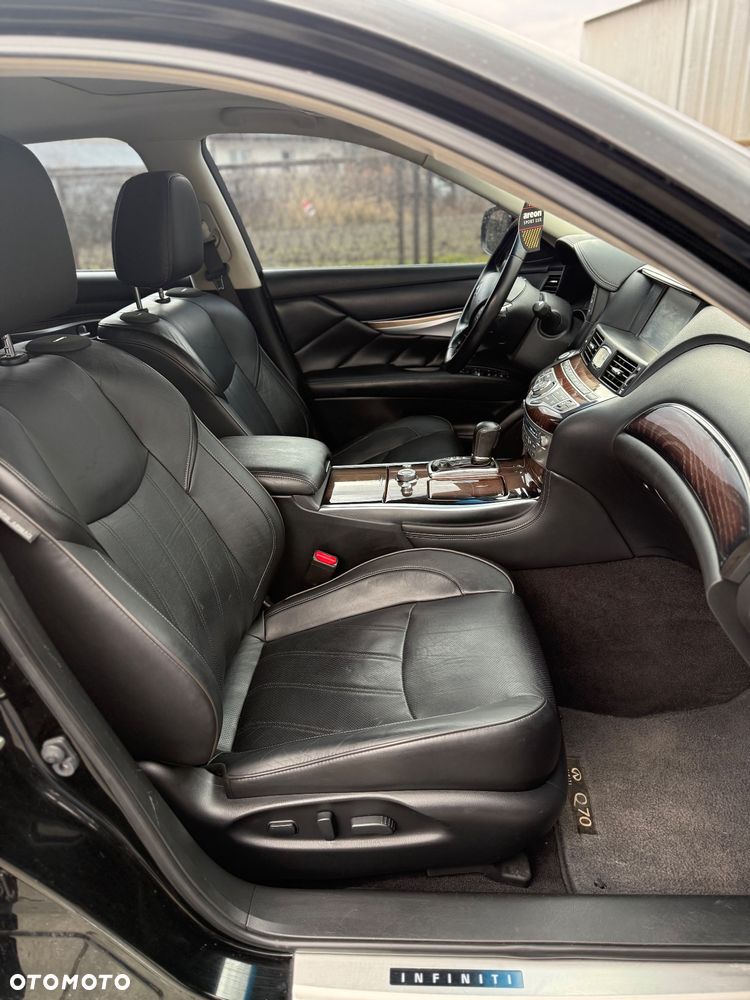 Infiniti Q70 - 13