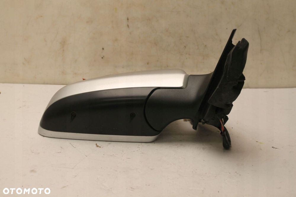 AUDI A4 B7 04R- LUSTERKO PRAWE 5 PINÓW LY7W - 6