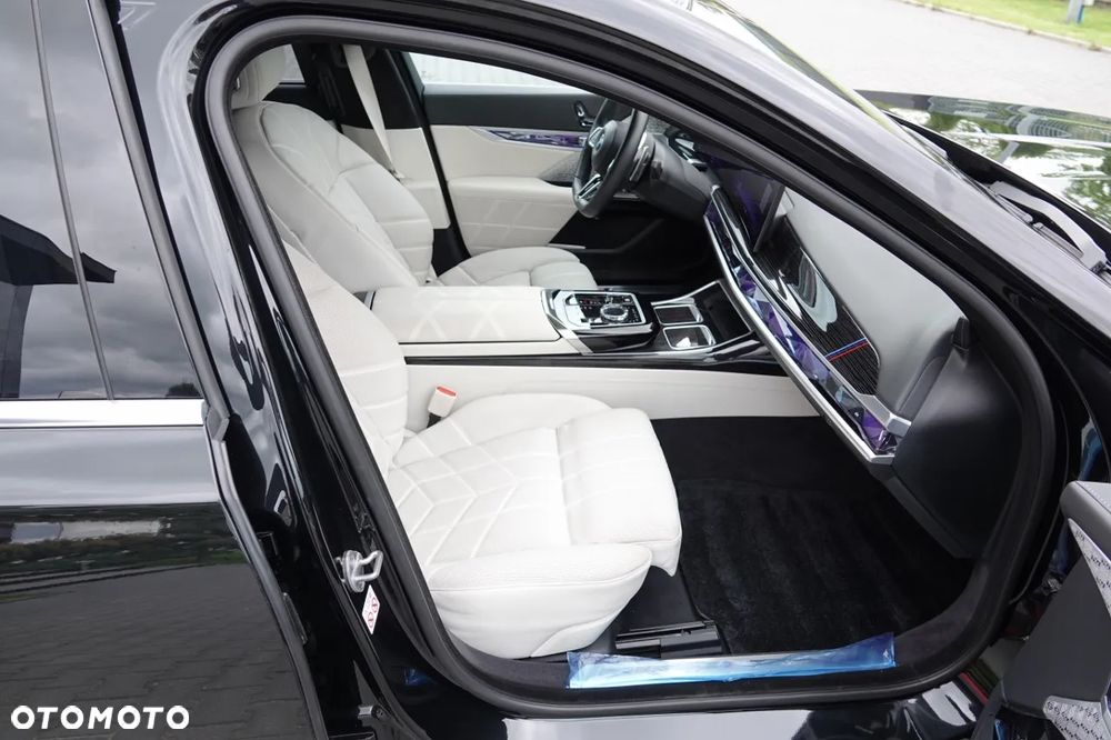 BMW Seria 7 - 36