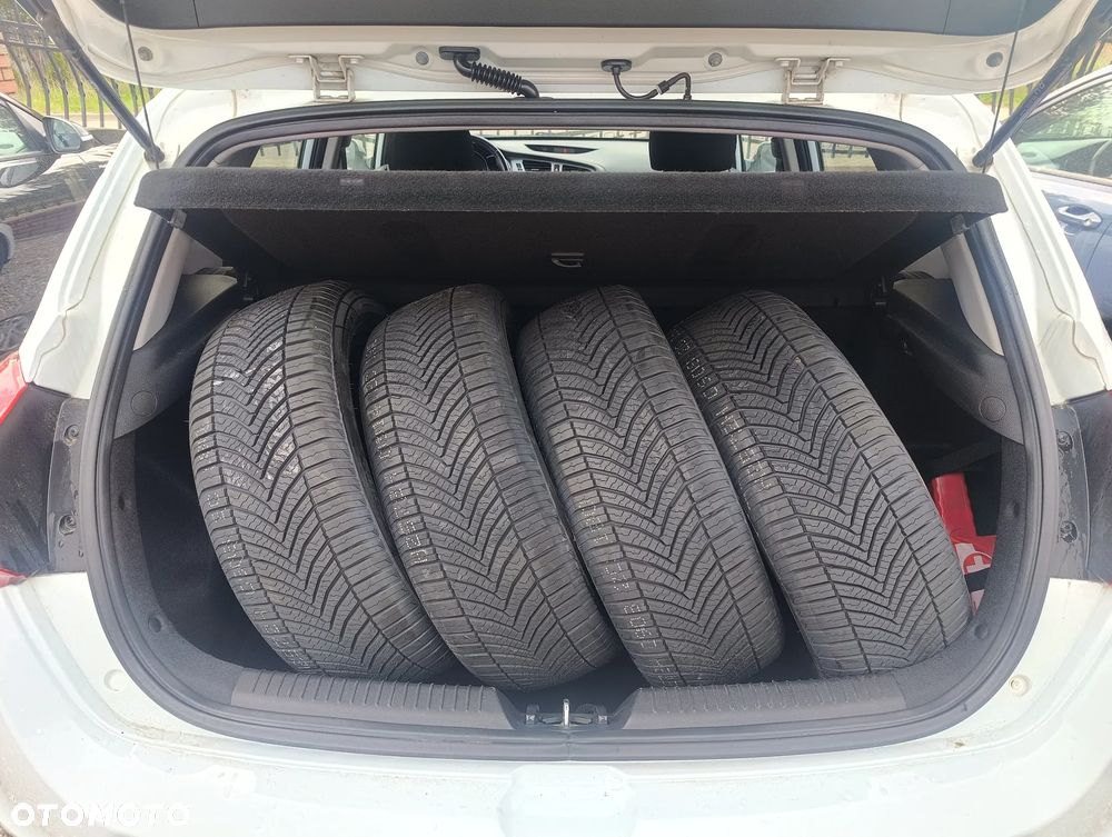 Kia Ceed 1.6 GDI Dream Team Edition - 11