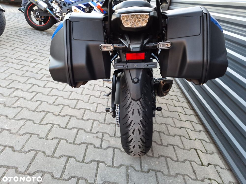 Suzuki GSX - 23