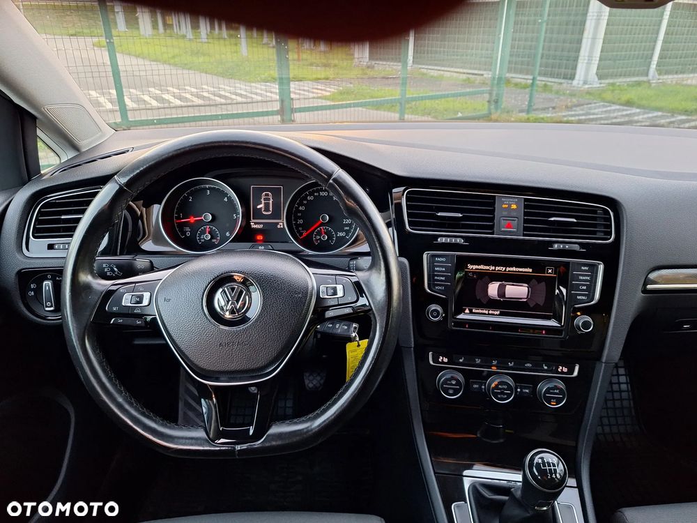 Volkswagen Golf - 11