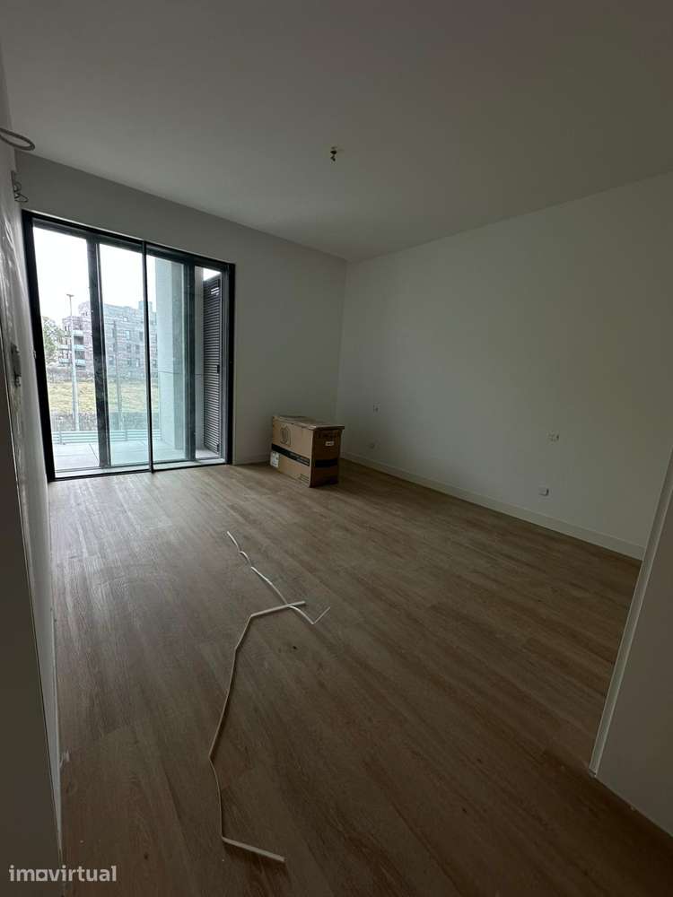 T2 NOVO com Varanda e Lugar de Garagem - Grande imagem: 2/26