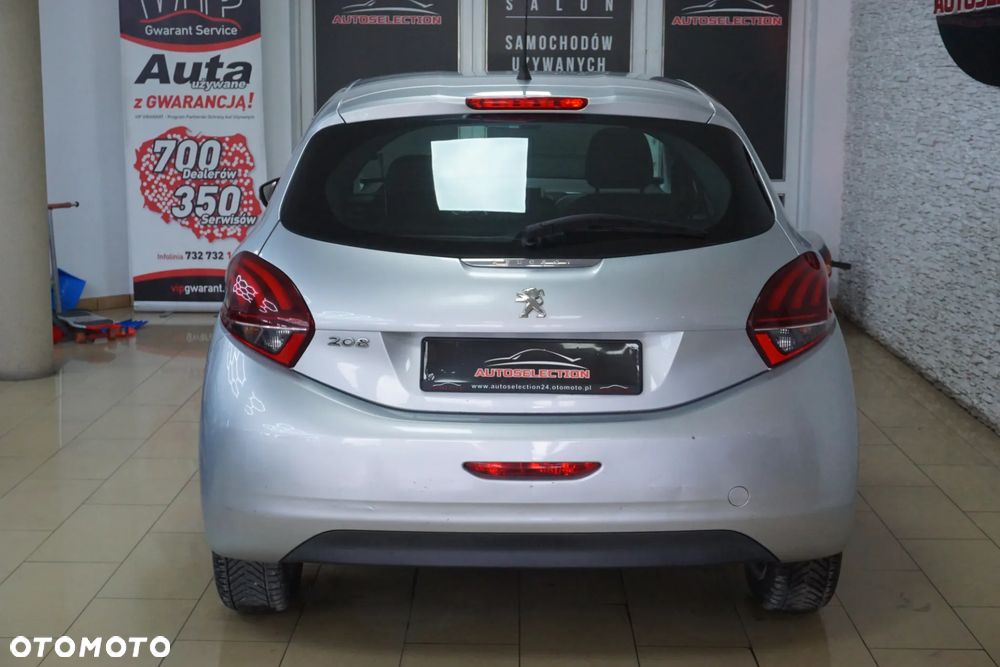 Peugeot 208 - 11