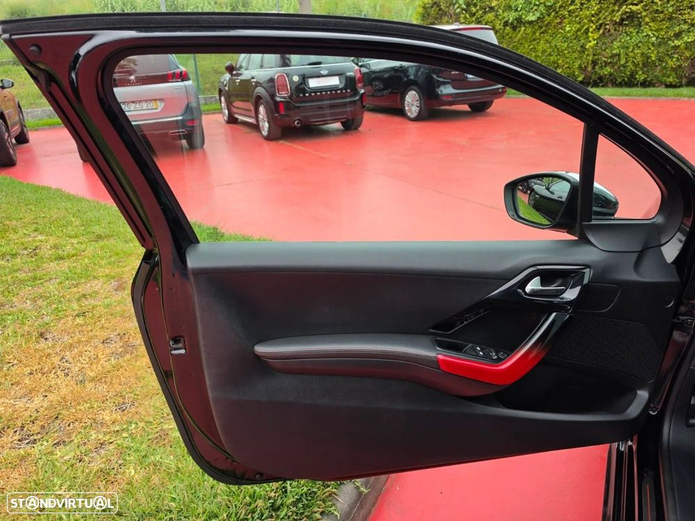 Peugeot 208 GTI 200 THP - 8