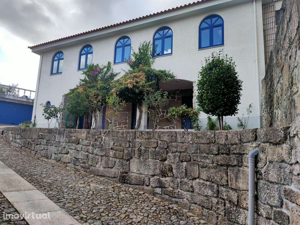 Moradia V3+1 no coração da Vila de Arcos De Valdevez - Grande imagem: 2/44