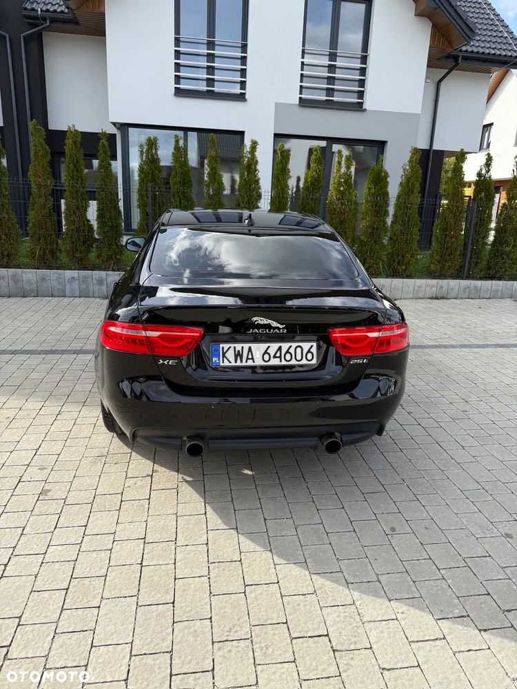 Jaguar XE 2.0 T Prestige - 12