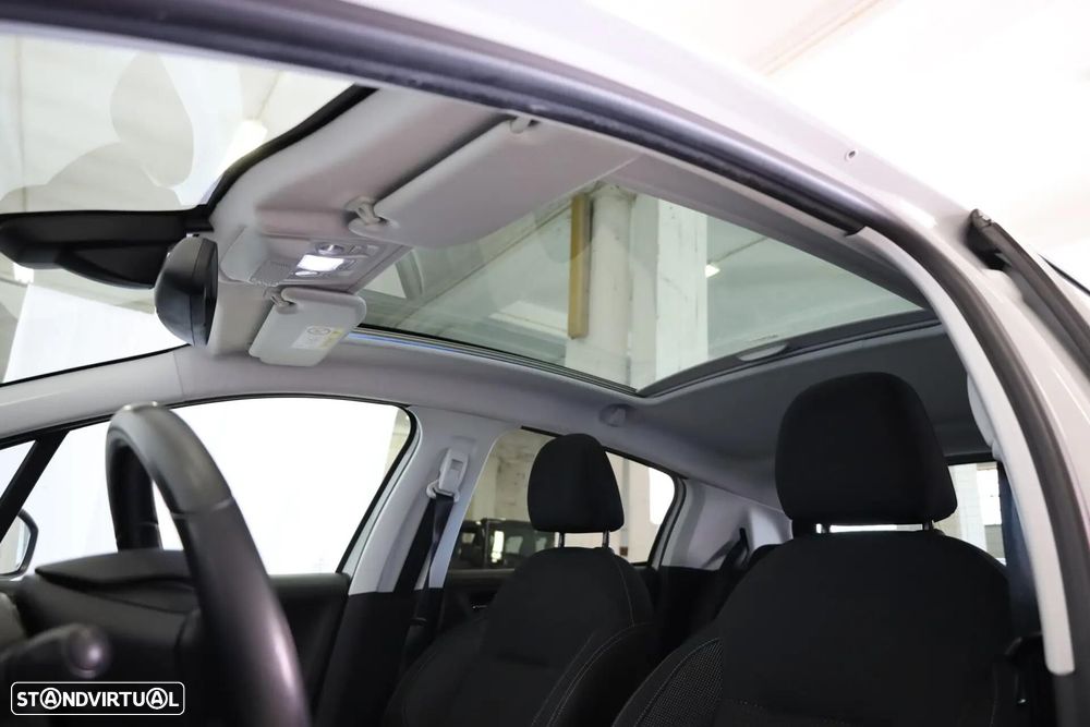 Peugeot 208 1.2 PureTech Allure EAT6 - 7