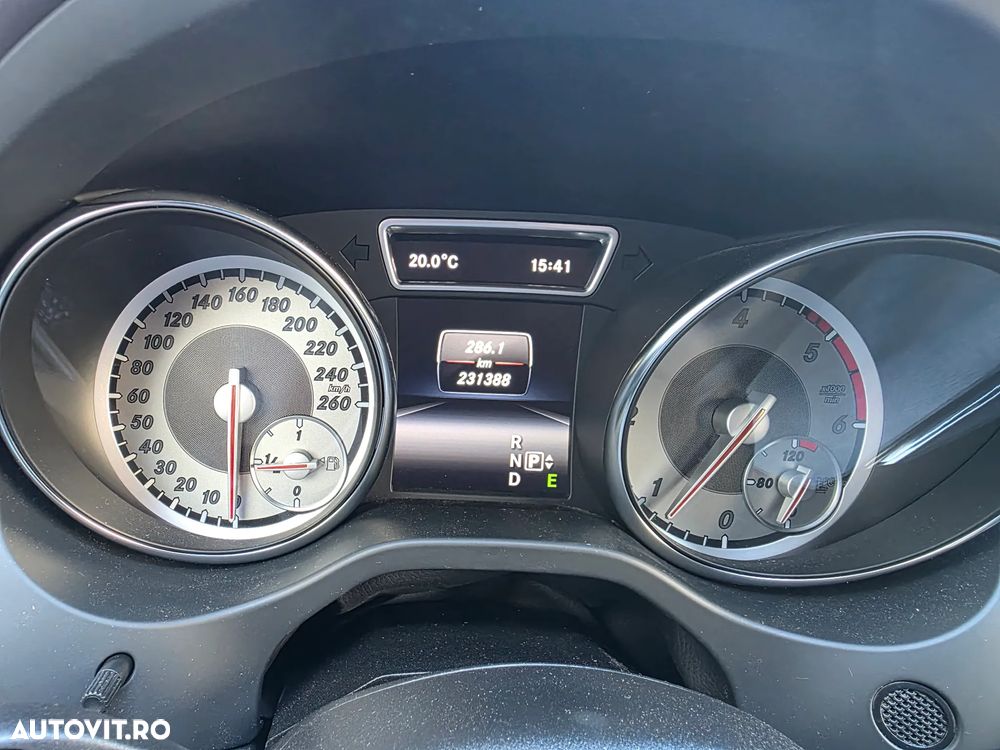 Mercedes-Benz GLA 220 CDI 7G-DCT Urban - 25