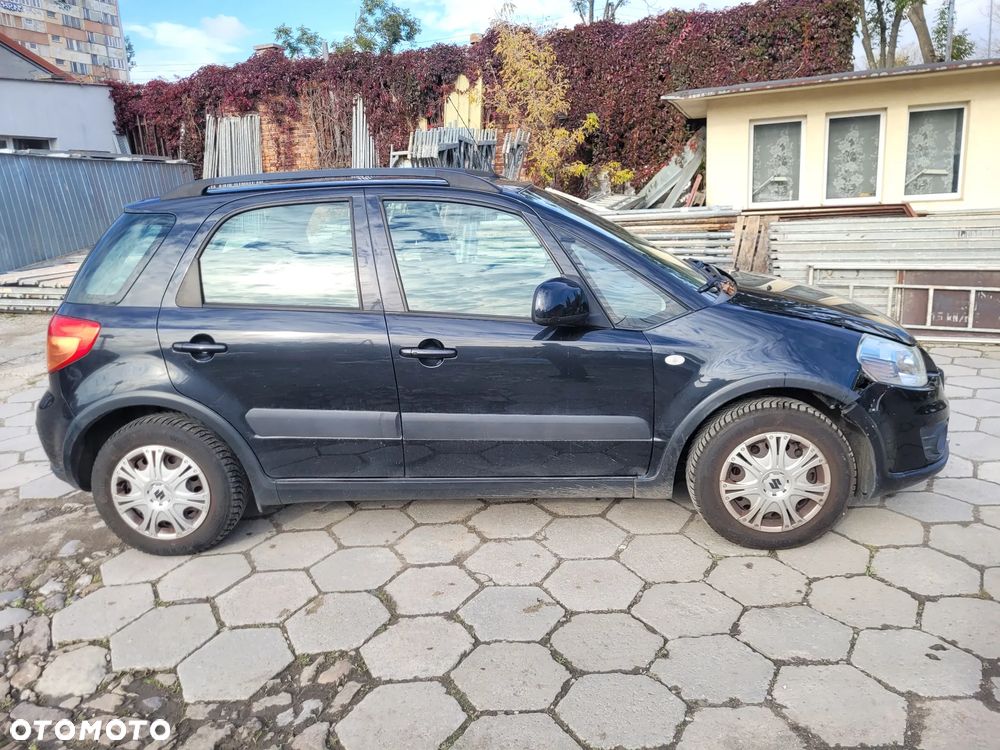 Suzuki SX4 1.6 Comfort Plus - 4