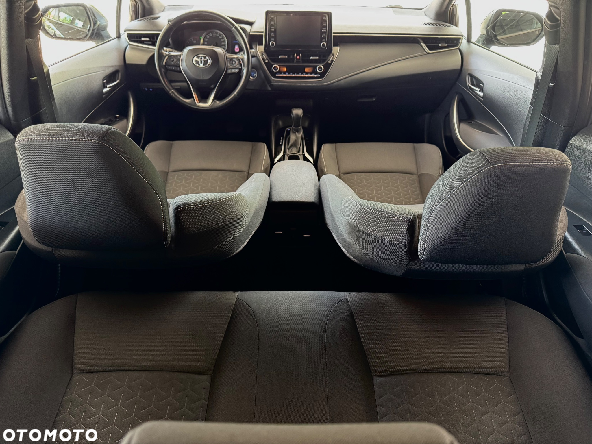 Toyota Corolla 1.8 Hybrid Comfort - 28