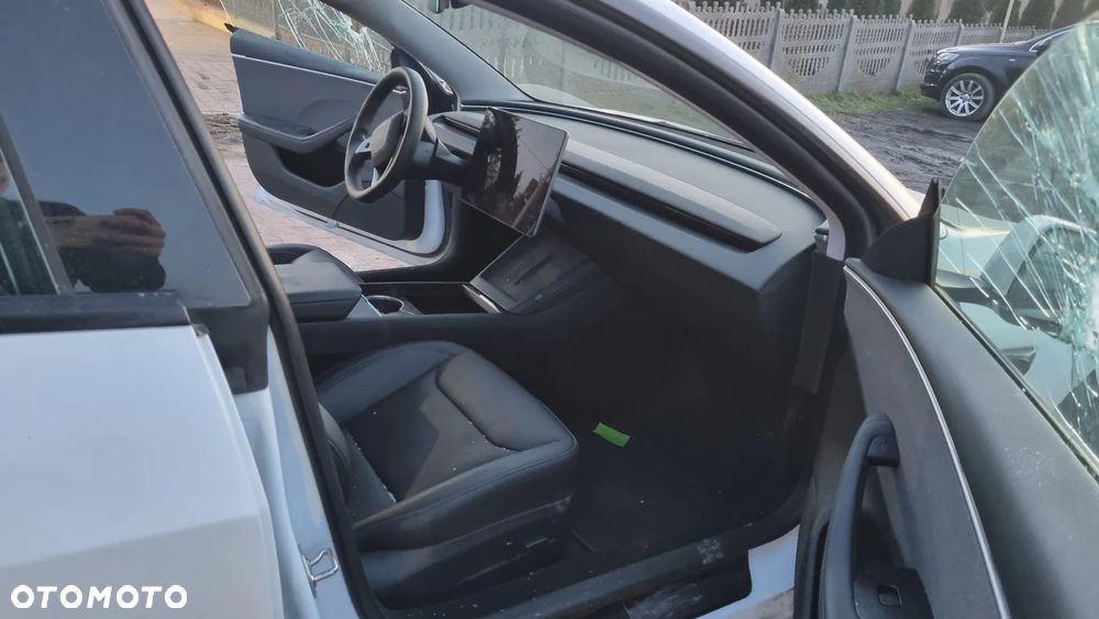 Tesla Model 3 - 21