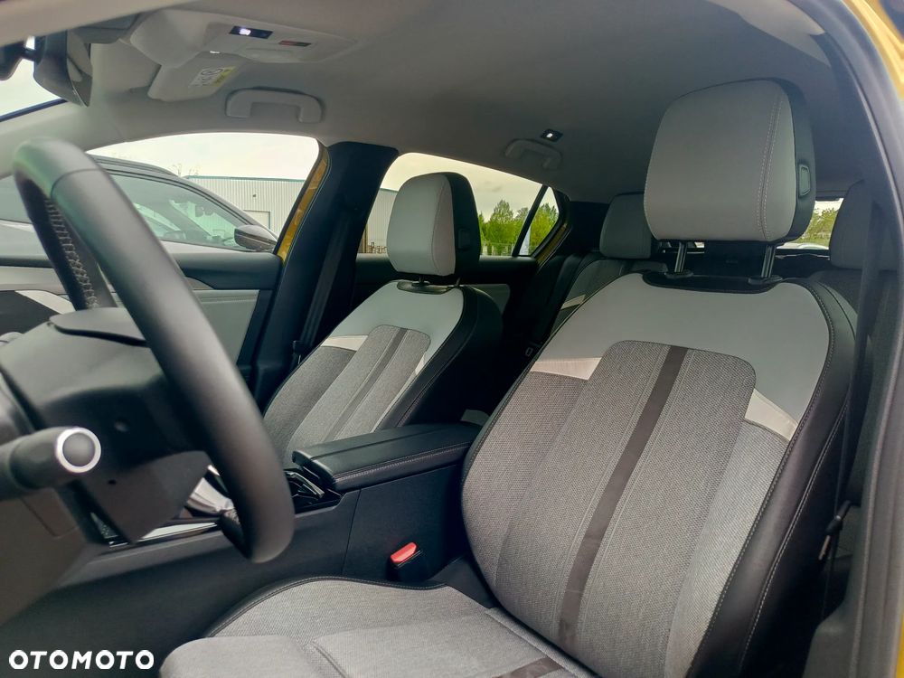 Opel Astra 1.2 T Elegance S&S - 10