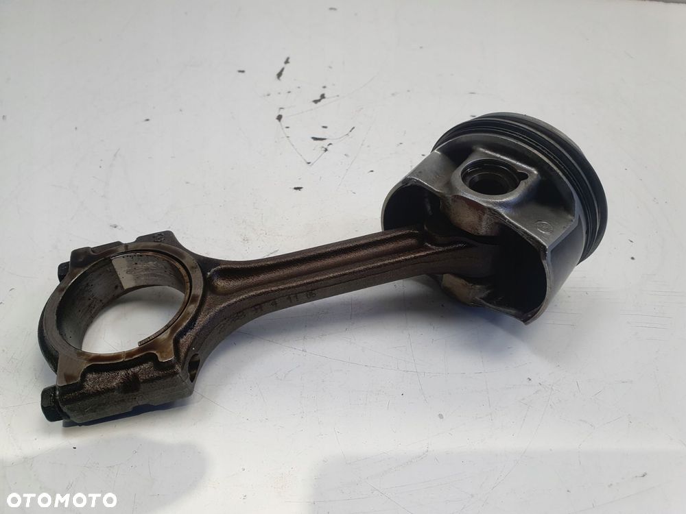 Nissan Juke I F15 lift 1.2 DiG-T TŁOK KORBOWÓD - 15