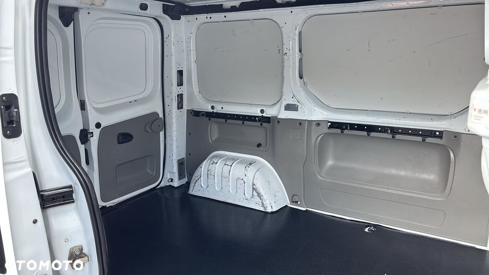 Opel Vivaro - 24