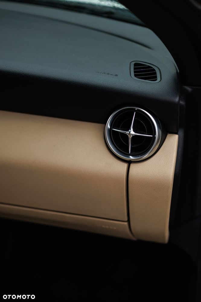 Mercedes-Benz SLK 300 9G-TRONIC - 9