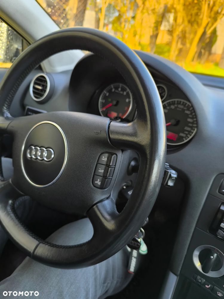 Audi A3 3-drzwiowe 1.6 Ambiente - 19