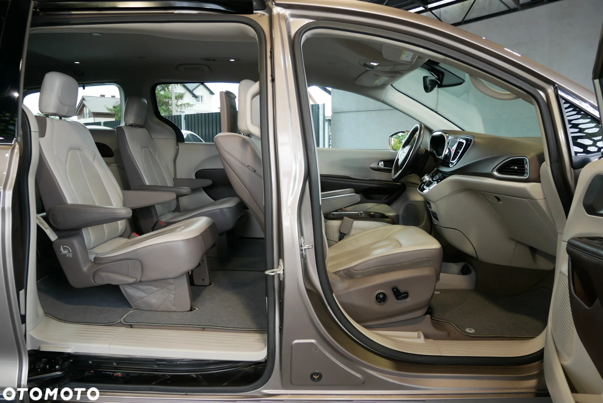 Chrysler Pacifica - 9