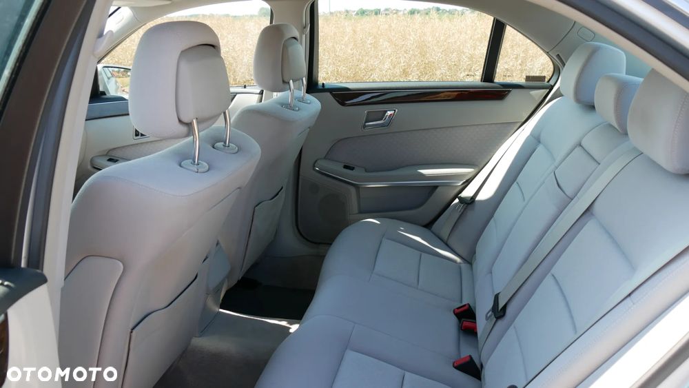 Mercedes-Benz Klasa E 250 CGI BlueEFFICIENCY Elegance - 20