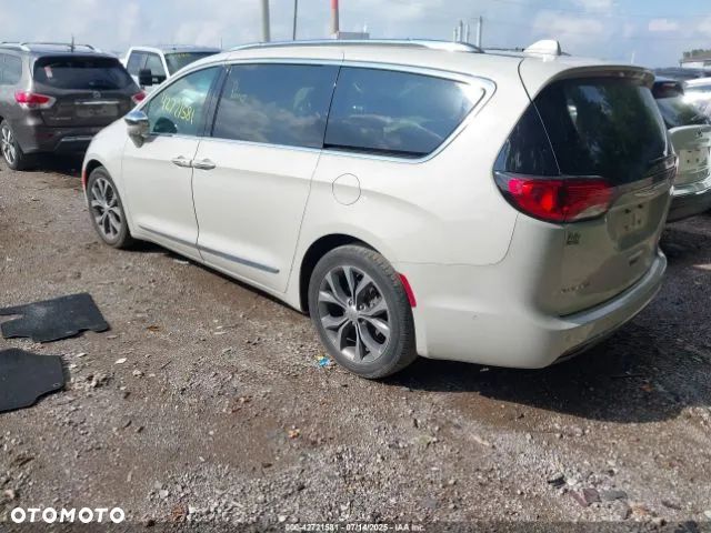 Chrysler Pacifica - 3