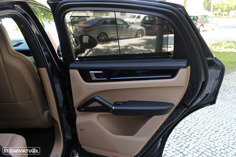 Porsche Cayenne Coupé E-Hybrid - 27