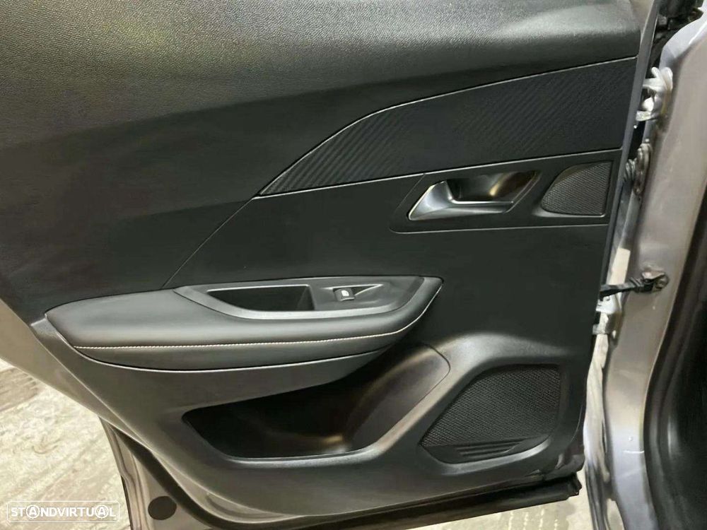 Peugeot 2008 1.2 PureTech Allure EAT8 - 17