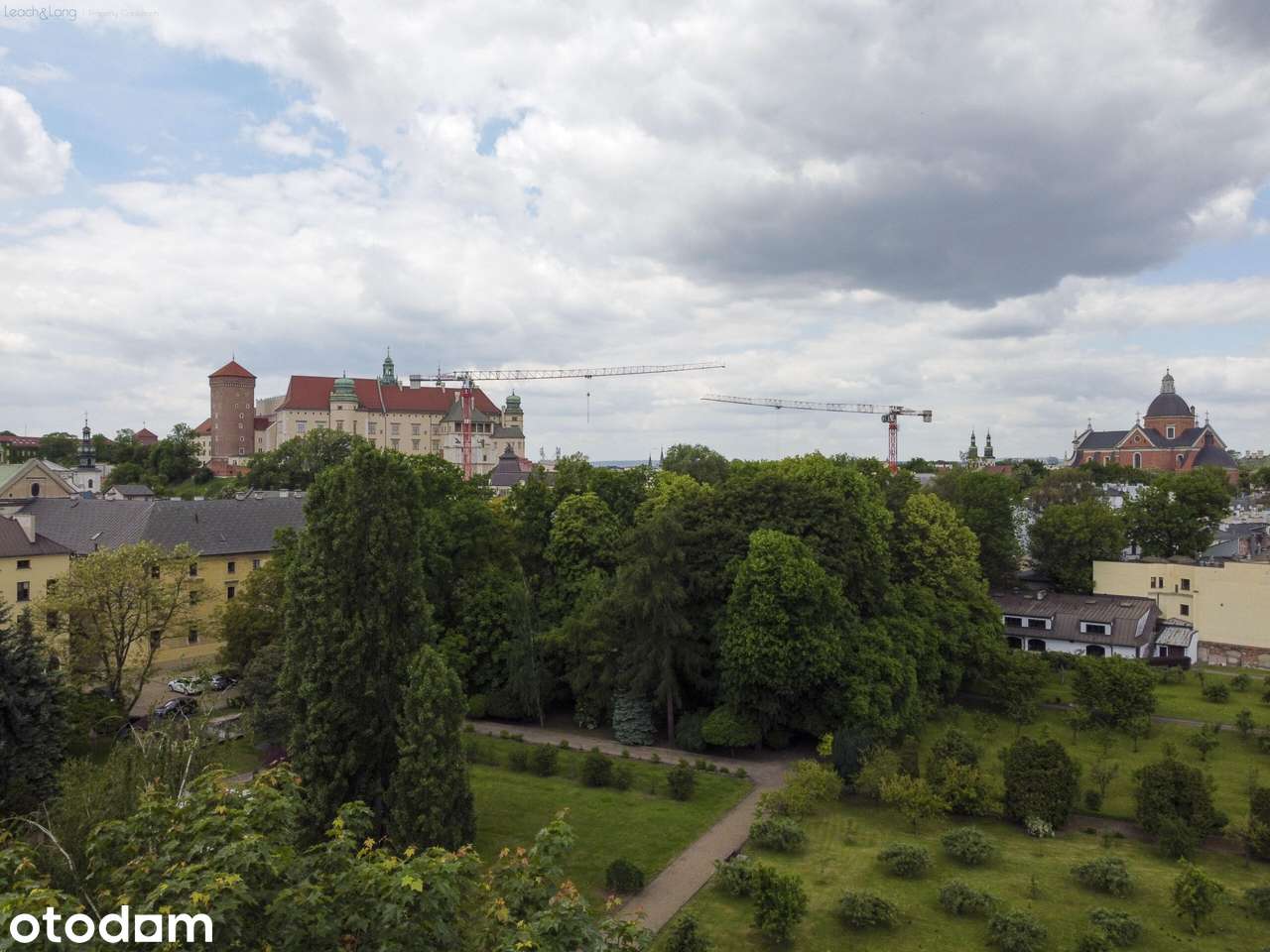 Mieszkanie z dużym tarasem z widokiem na Ogród Misjonarzy i Wawel.