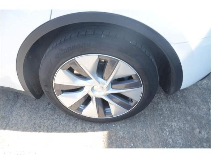 Tesla Y Long Range RWD - 31