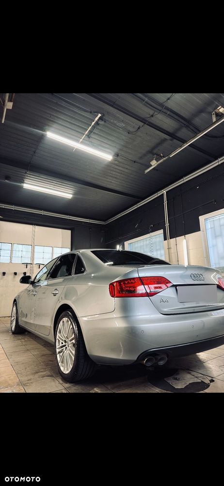 Audi A4 Limousine - 1