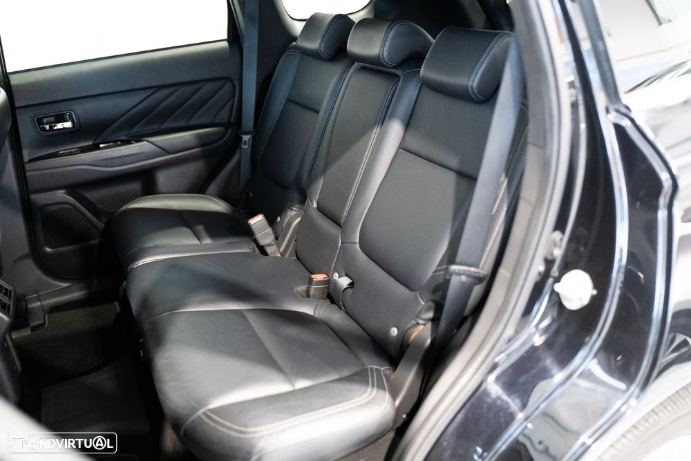 Mitsubishi Outlander 2.4 Instyle - 32