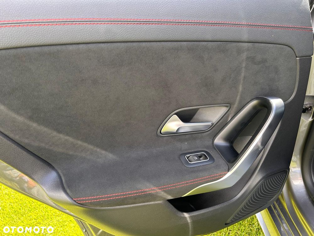 Mercedes-Benz CLA 180 7G-DCT - 16