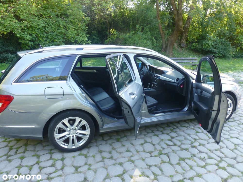Mercedes-Benz Klasa C 180 CGI BlueEff Avantgarde - 3